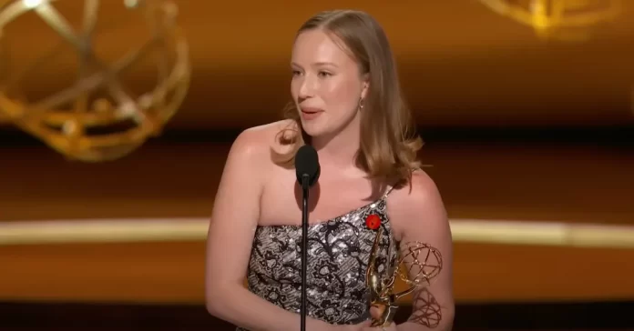 1701:Caitlin image 1